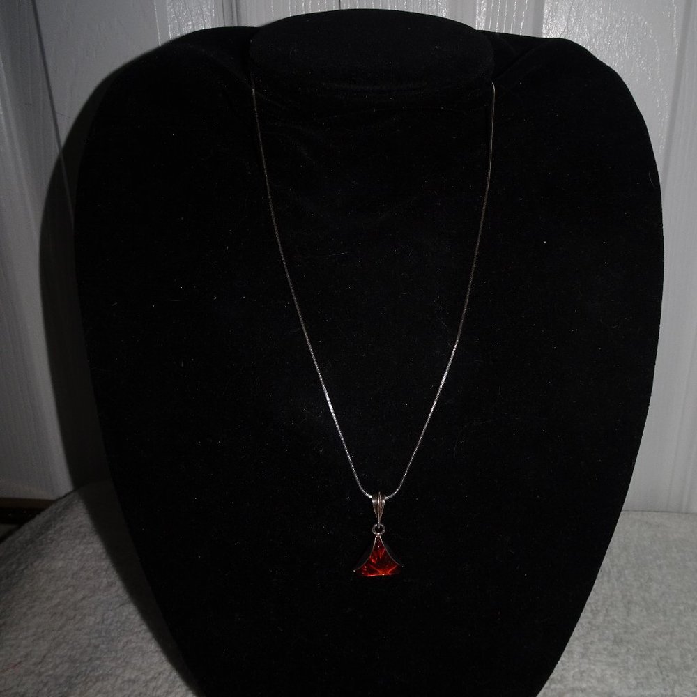 Vb SS 925 Amber Triangle Pendant Necklace